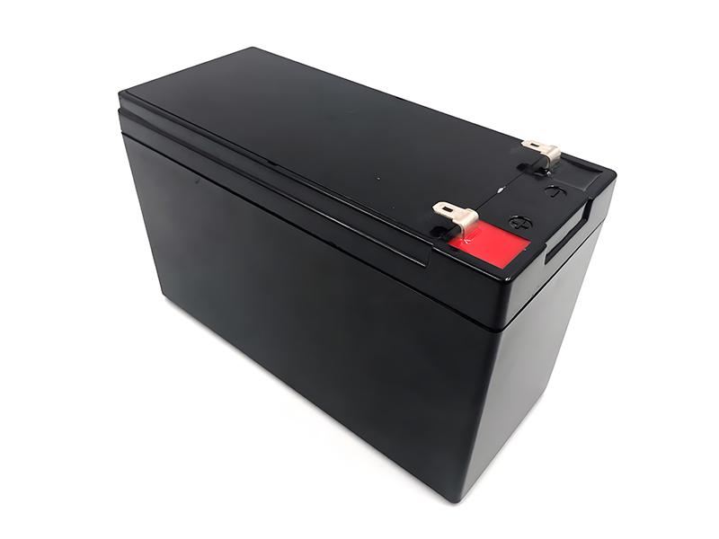 Lead-acid battery cutaway showing internal structure with lead plates and electrolyte solution