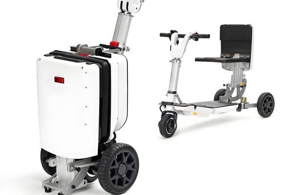 Medical vehicle with distinctive color scheme